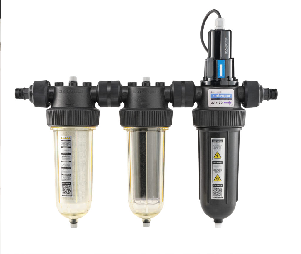 Cintropur TRIO-UV 40W vandfiltreringssystem med mekanisk filter, aktivt kul og UV-sterilisering til rent drikkevand.